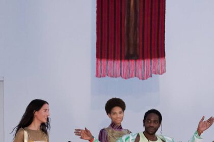 Le Nigérian Kenneth Ize a présenté une collection lumineuse. Crédit : DR