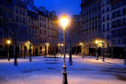 La place Dauphine à Paris une nuit d'hiver en mars 2018 © Jan-Clod